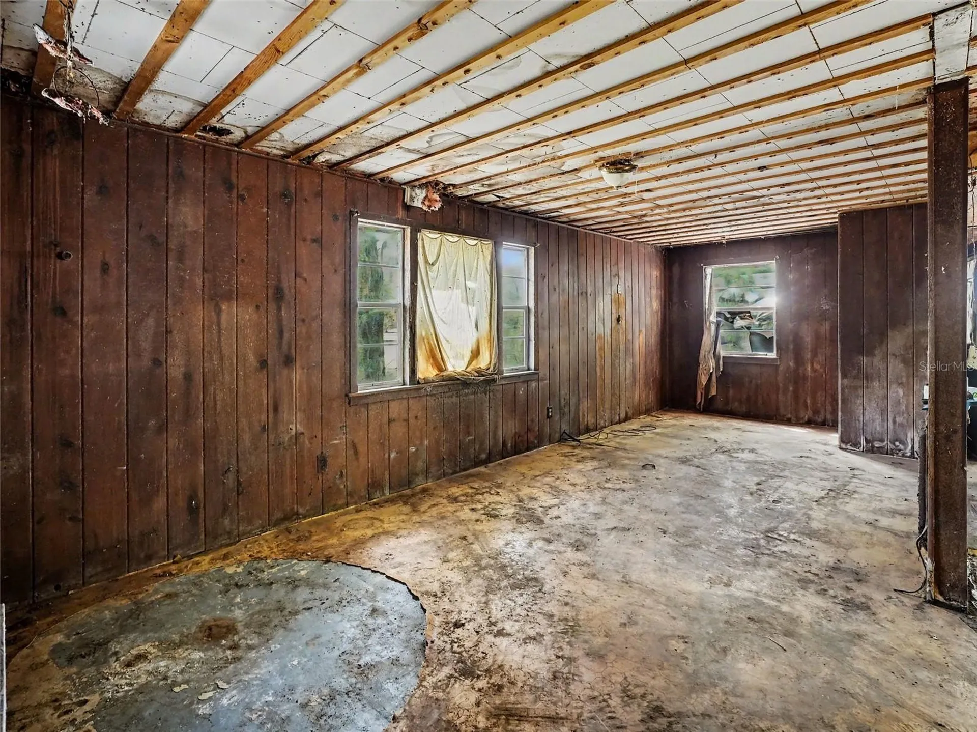 25628 Fishermans Road Paisley FL 32767