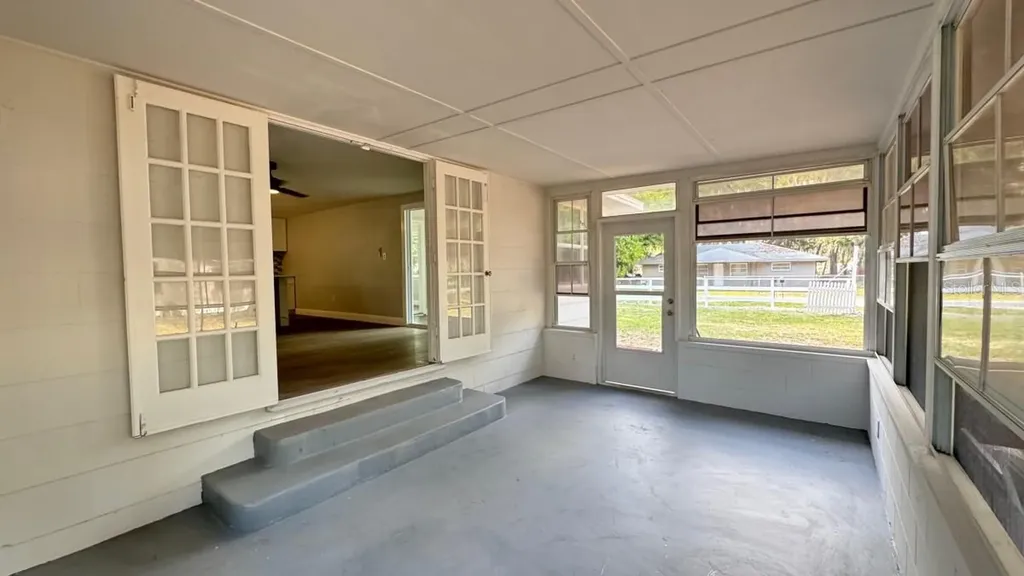 1051 Cr 464 Lake Panasoffkee FL 33538