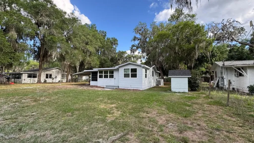1051 Cr 464 Lake Panasoffkee FL 33538