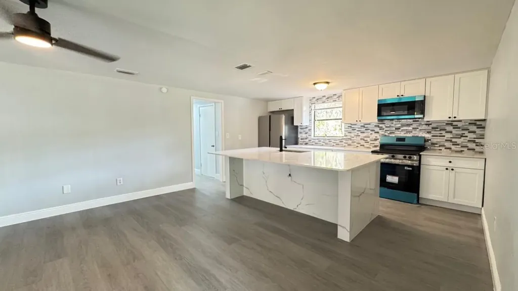 1051 Cr 464 Lake Panasoffkee FL 33538