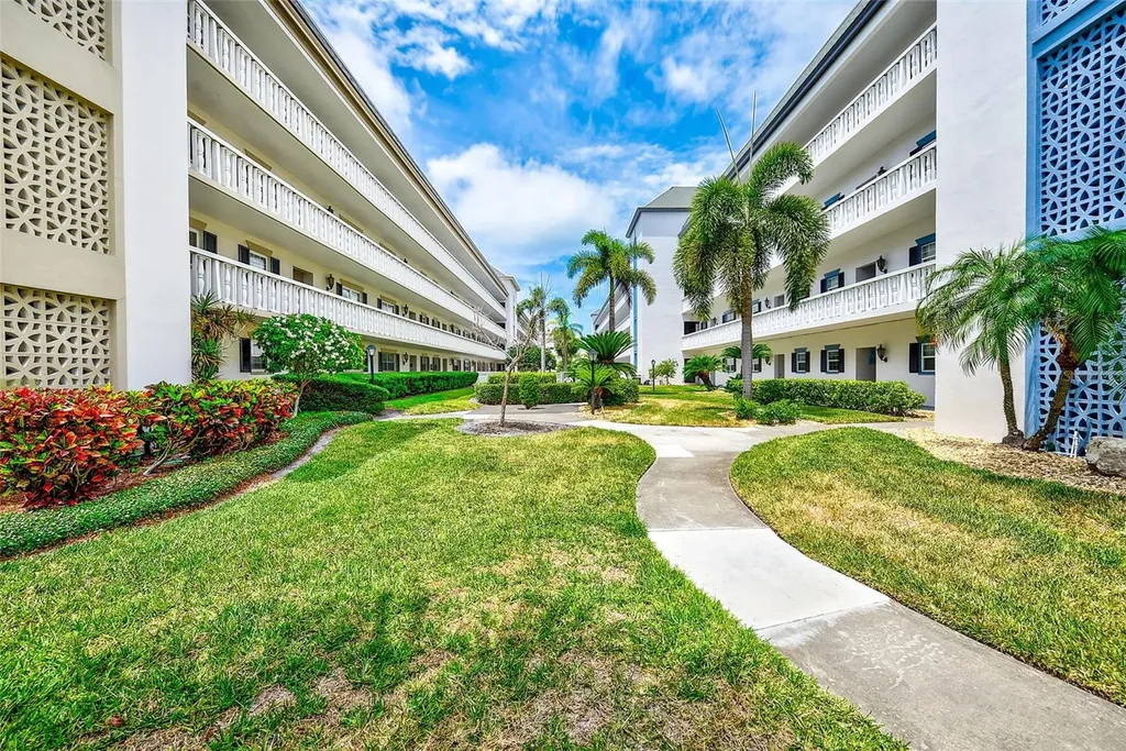 131 Bluff View Drive Belleair Bluffs FL 33770
