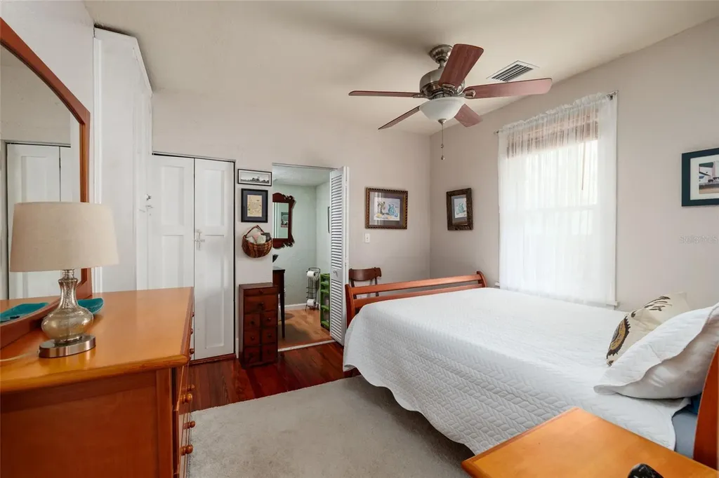 2557 16th Avenue N St Petersburg FL 33713