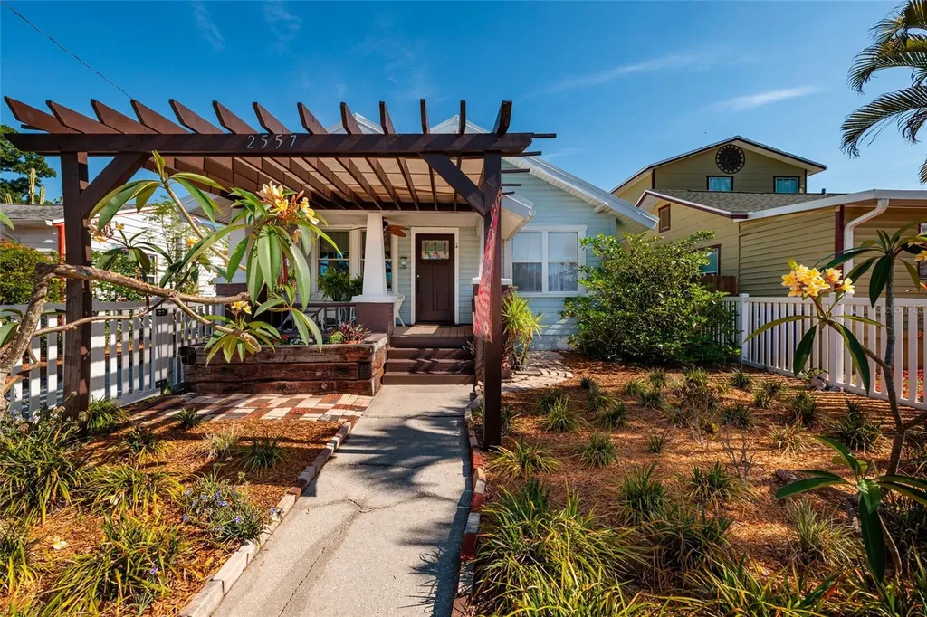 2557 16th Avenue N St Petersburg FL 33713