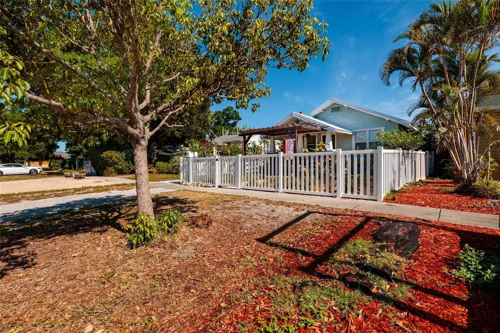 2557 16th Avenue N St Petersburg FL 33713