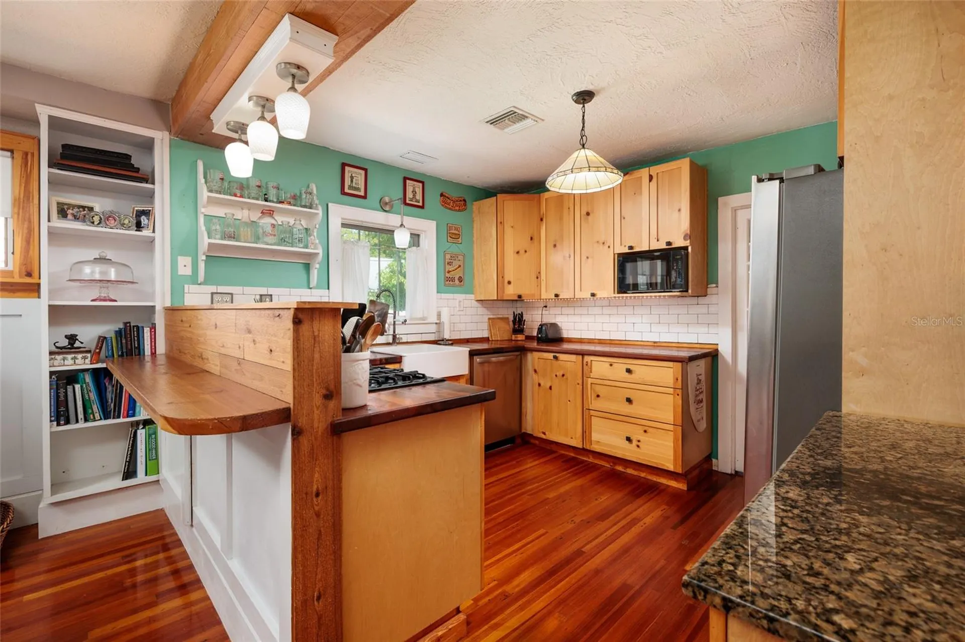 2557 16th Avenue N St Petersburg FL 33713