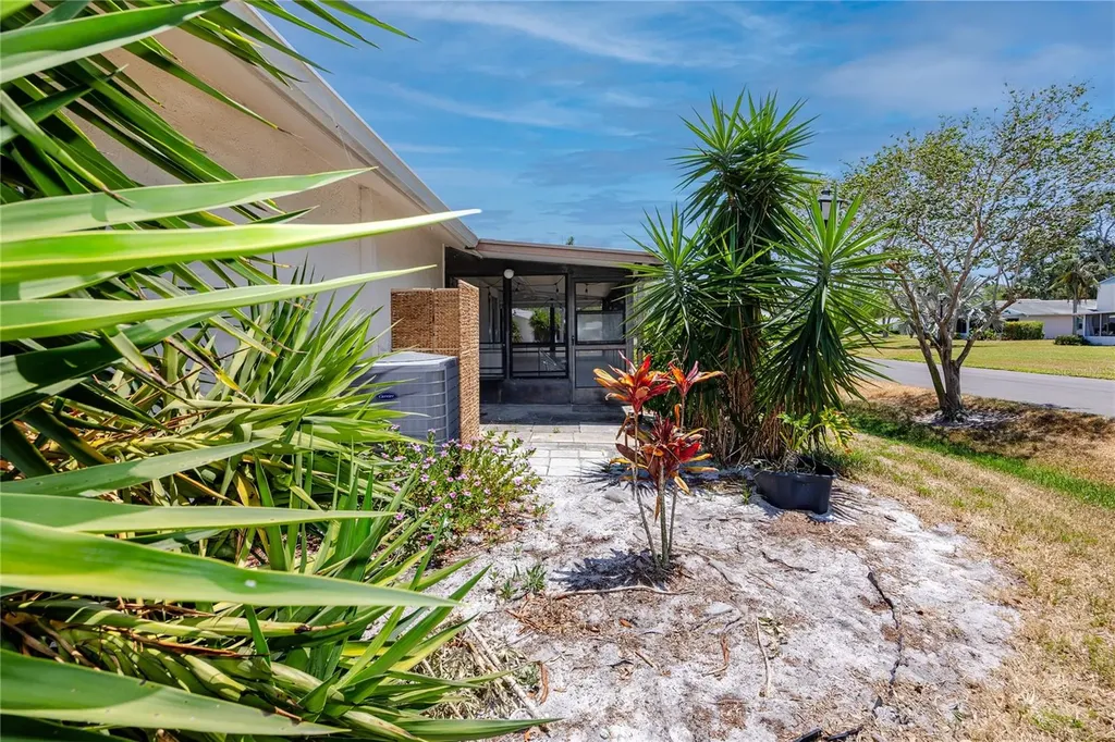 3139 38th Street S St Petersburg FL 33711