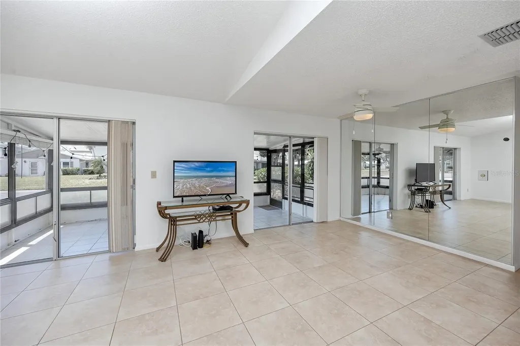 3139 38th Street S St Petersburg FL 33711
