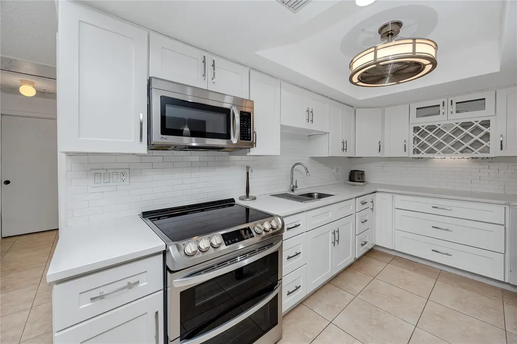 3139 38th Street S St Petersburg FL 33711