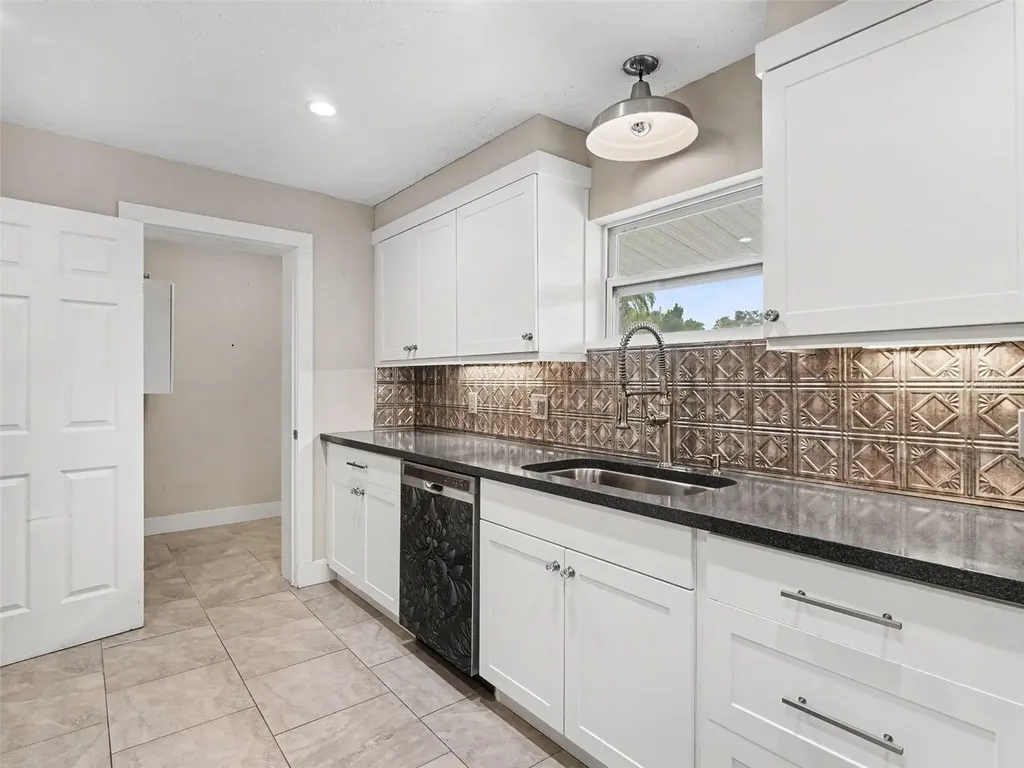2746 Hibiscus Street Sarasota FL 34239