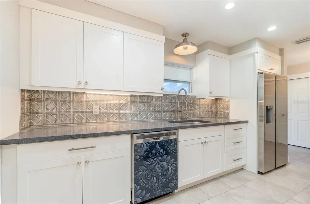 2746 Hibiscus Street Sarasota FL 34239