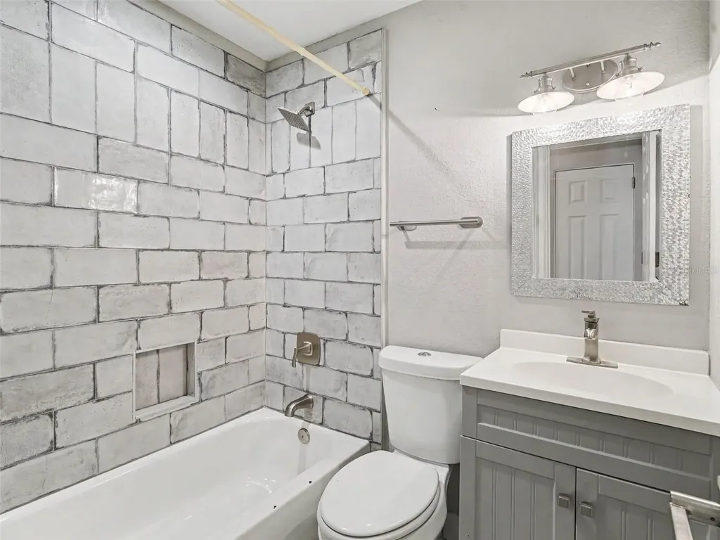2746 Hibiscus Street Sarasota FL 34239