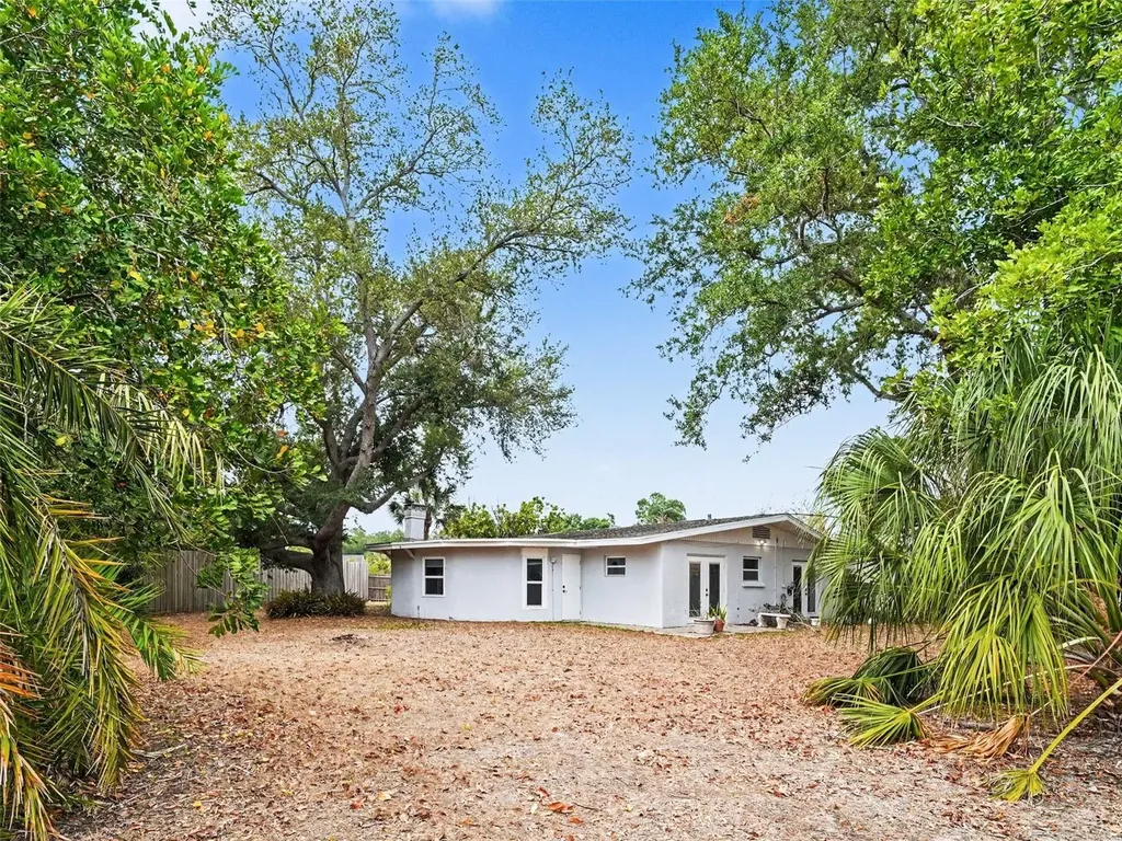 2746 Hibiscus Street Sarasota FL 34239