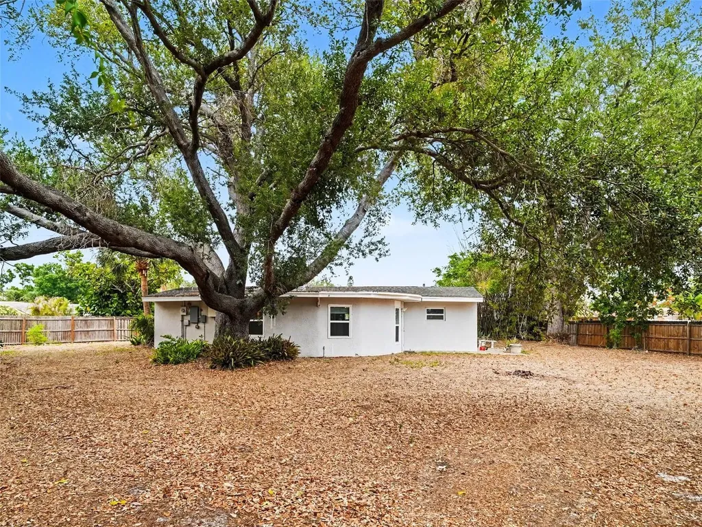 2746 Hibiscus Street Sarasota FL 34239