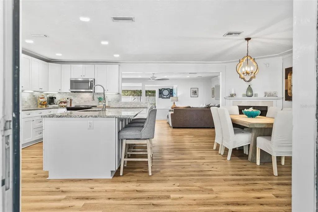 2215 Hibiscus Street Sarasota FL 34239