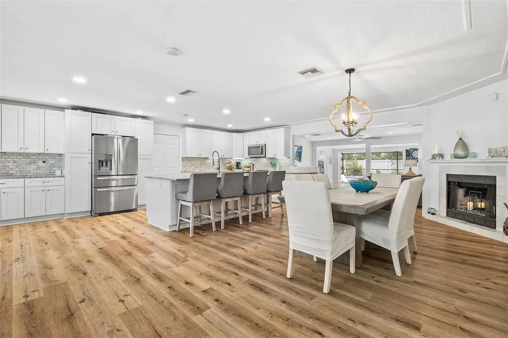 2215 Hibiscus Street Sarasota FL 34239