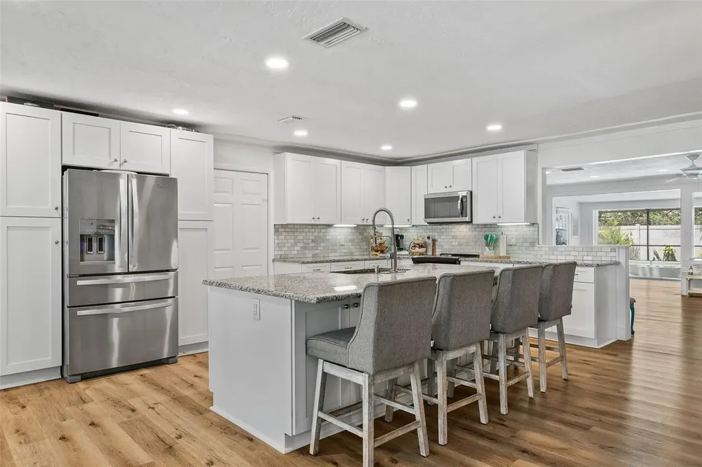 2215 Hibiscus Street Sarasota FL 34239