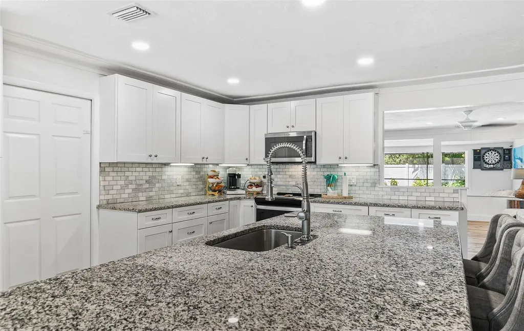 2215 Hibiscus Street Sarasota FL 34239