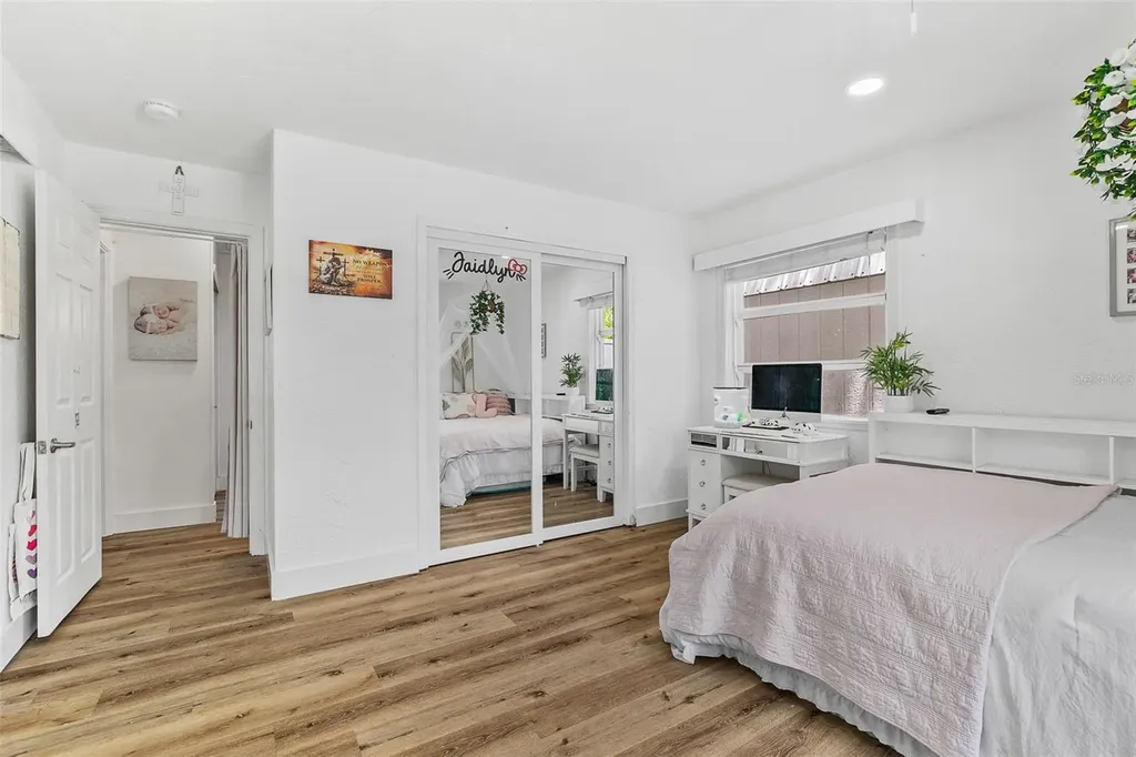 2215 Hibiscus Street Sarasota FL 34239