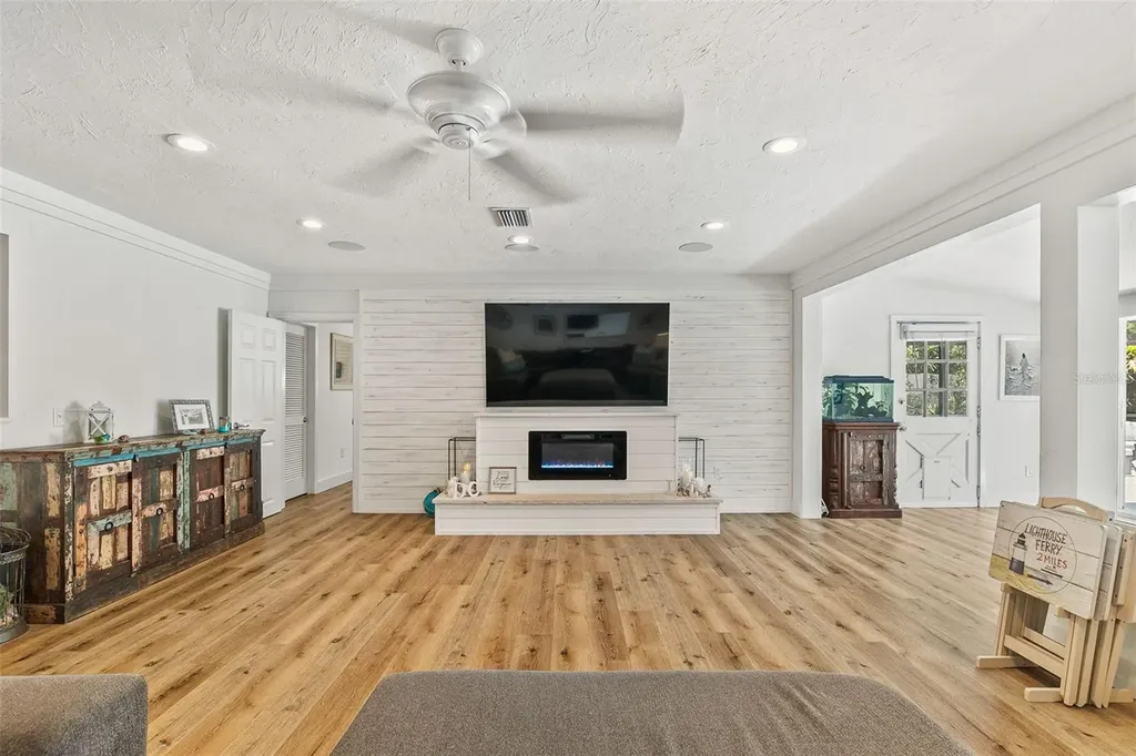 2215 Hibiscus Street Sarasota FL 34239