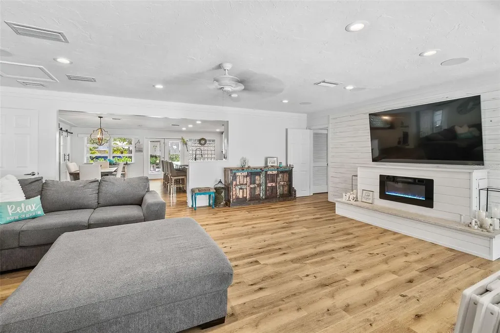 2215 Hibiscus Street Sarasota FL 34239