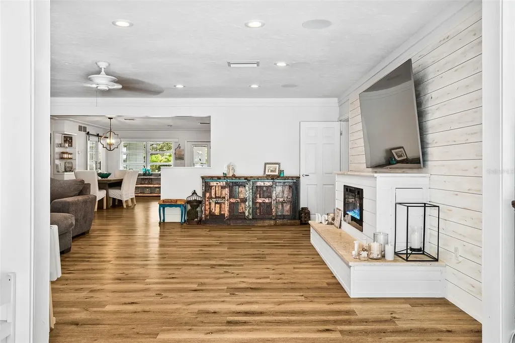 2215 Hibiscus Street Sarasota FL 34239