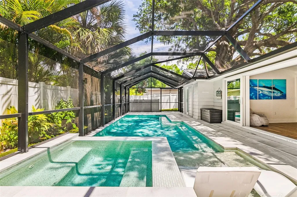 2215 Hibiscus Street Sarasota FL 34239