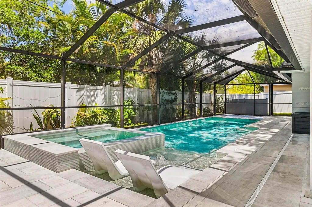2215 Hibiscus Street Sarasota FL 34239