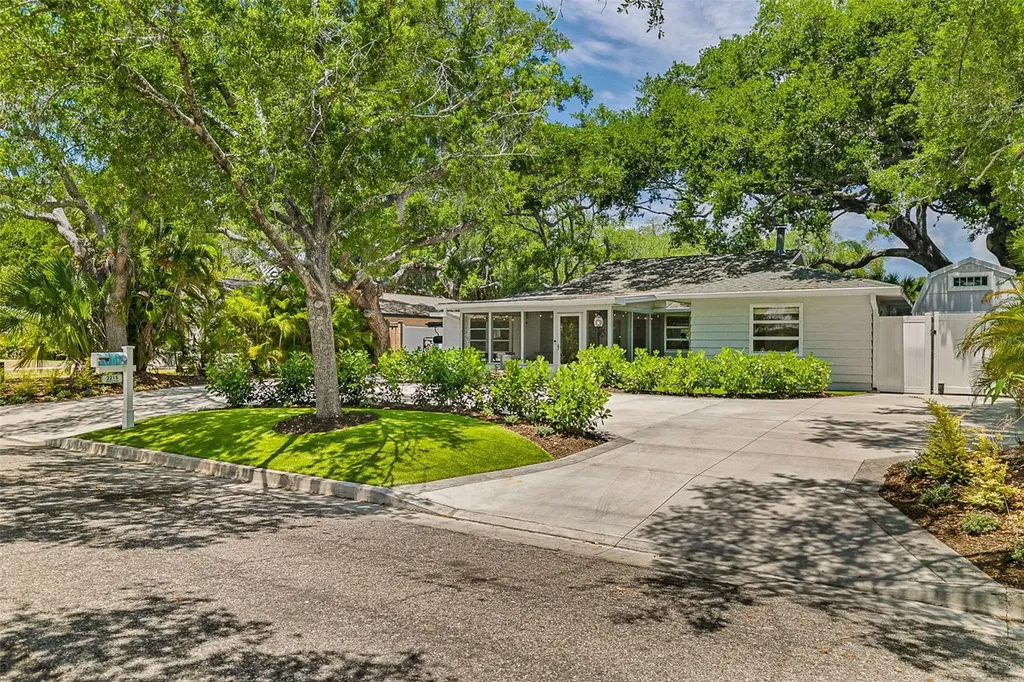 2215 Hibiscus Street Sarasota FL 34239