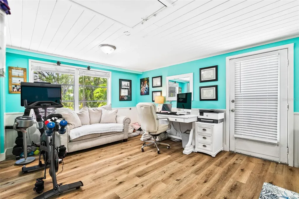2215 Hibiscus Street Sarasota FL 34239