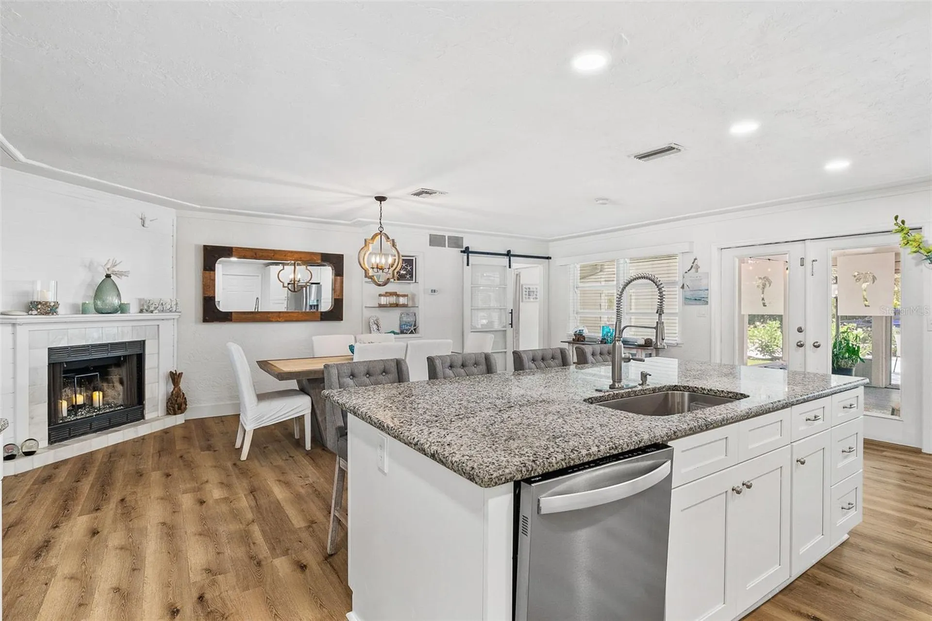 2215 Hibiscus Street Sarasota FL 34239