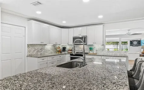 2215 Hibiscus Street Sarasota FL 34239