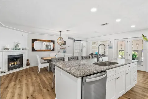 2215 Hibiscus Street Sarasota FL 34239