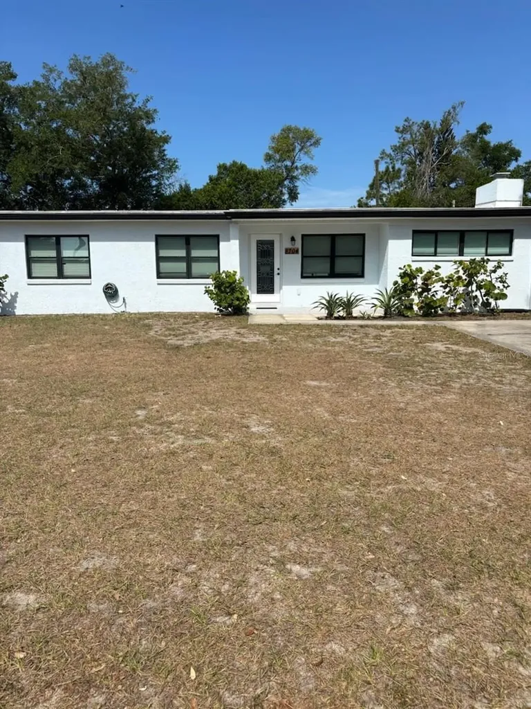 8704 N Renfrew Place Tampa FL 33604