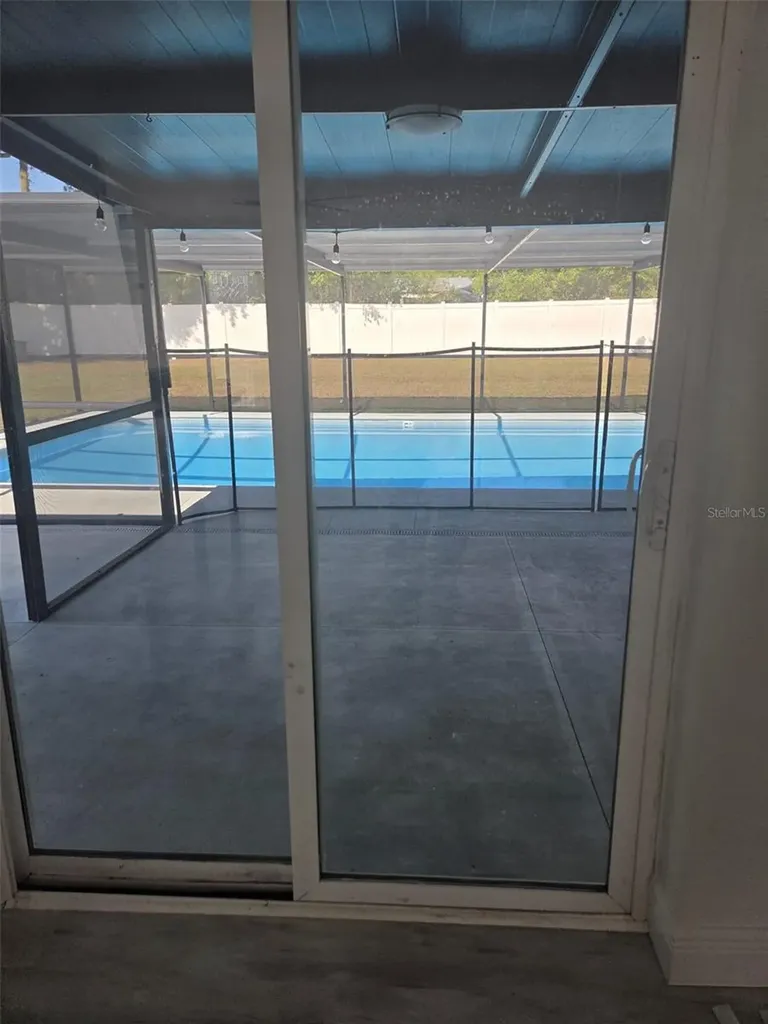 8704 N Renfrew Place Tampa FL 33604
