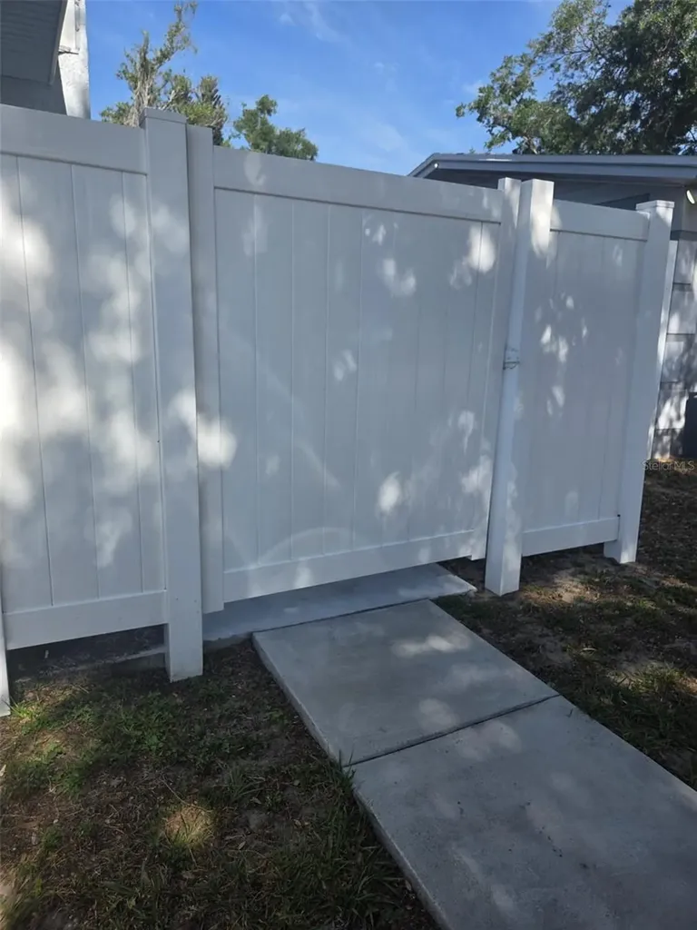 8704 N Renfrew Place Tampa FL 33604