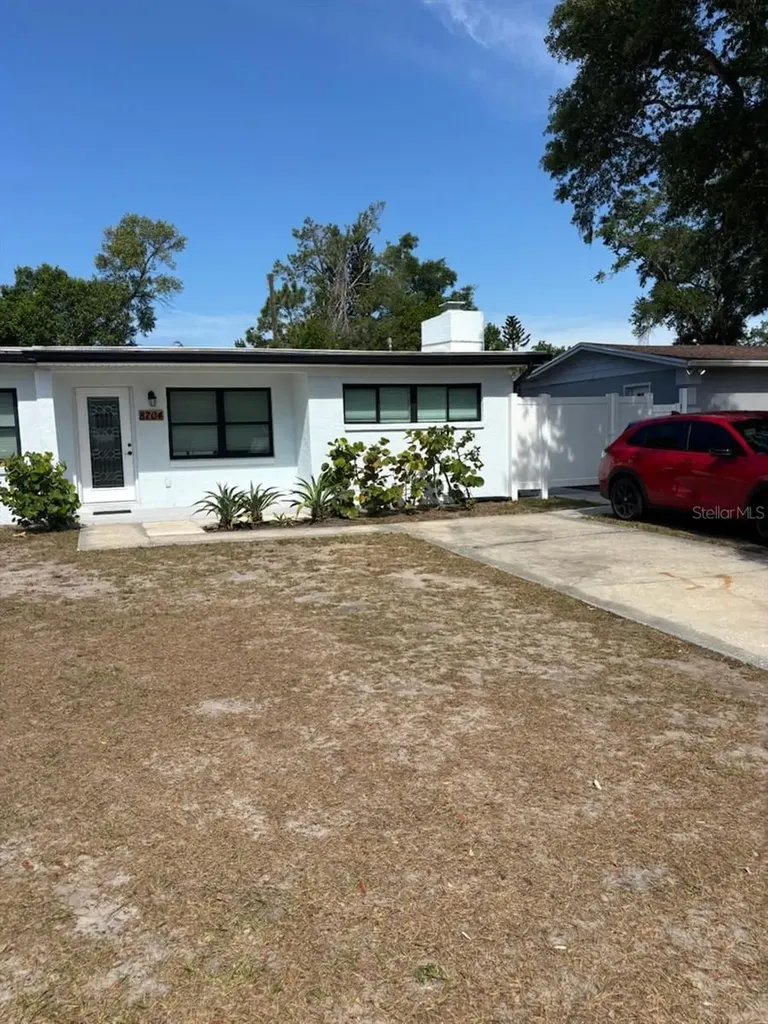 8704 N Renfrew Place Tampa FL 33604