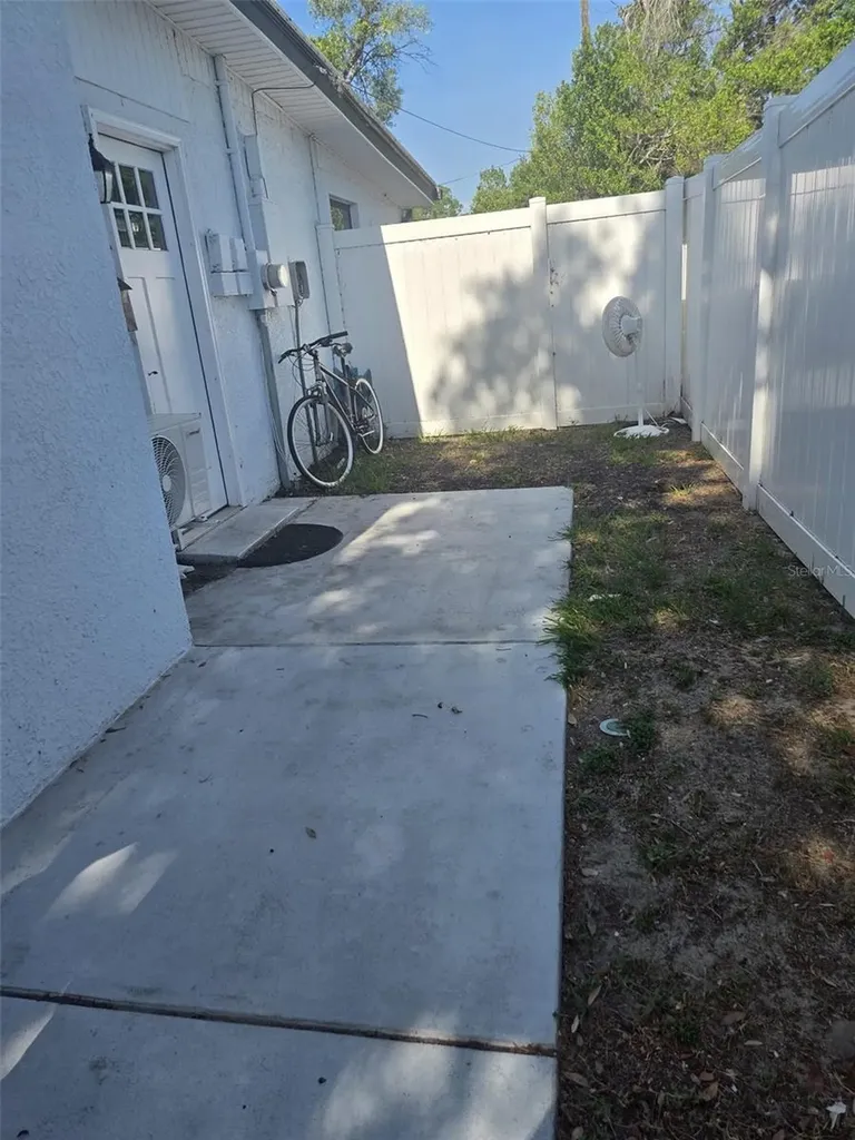 8704 N Renfrew Place Tampa FL 33604