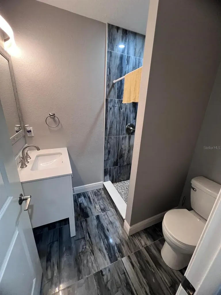8704 N Renfrew Place Tampa FL 33604