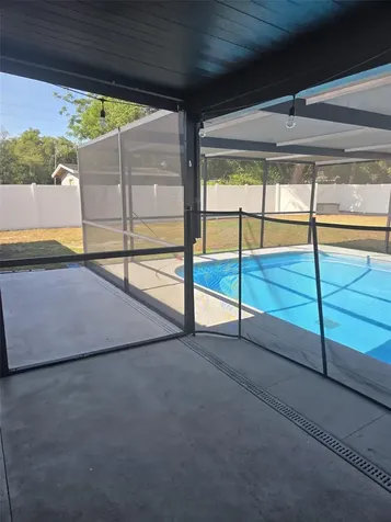 8704 N Renfrew Place Tampa FL 33604