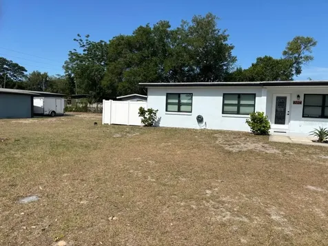 8704 N Renfrew Place Tampa FL 33604
