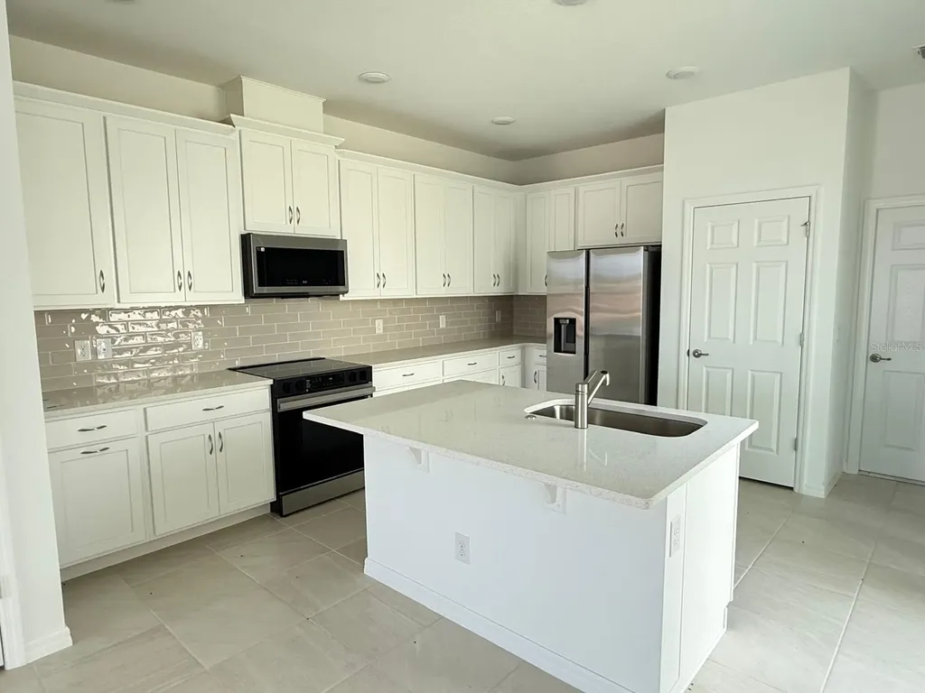 498 Winsome Alley Groveland FL 34736