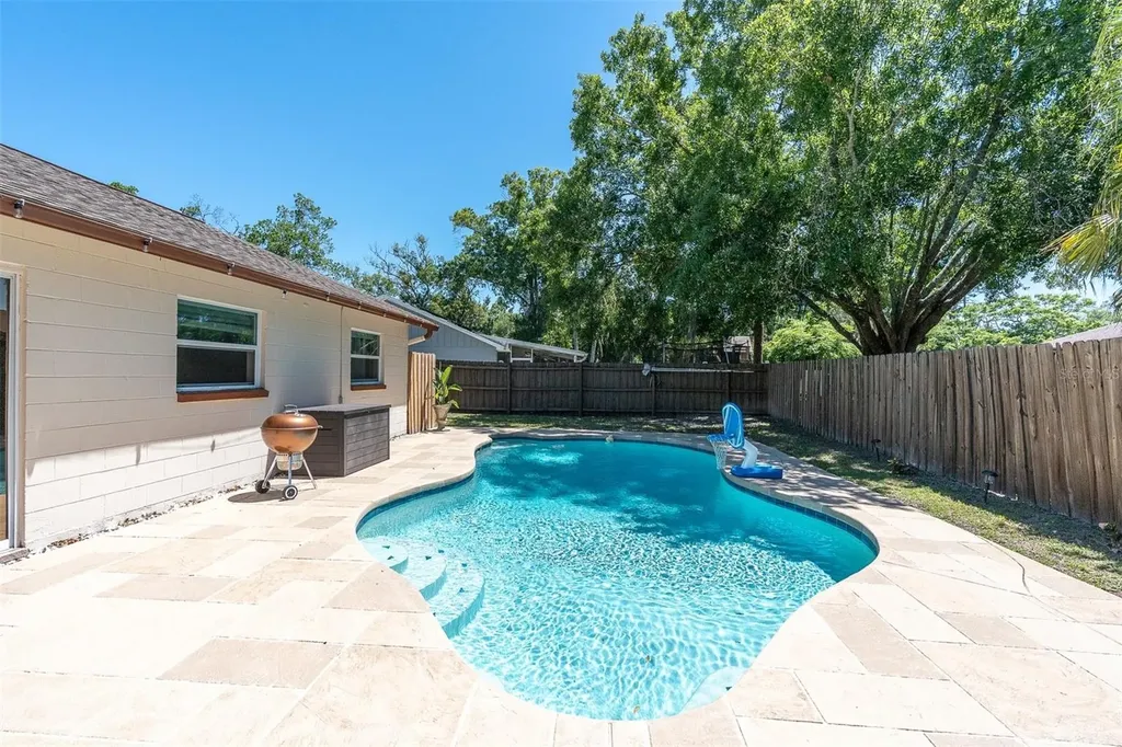 14006 Cascade Lane Tampa FL 33618