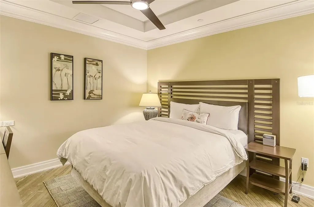 915 Seaside Drive Sarasota FL 34242
