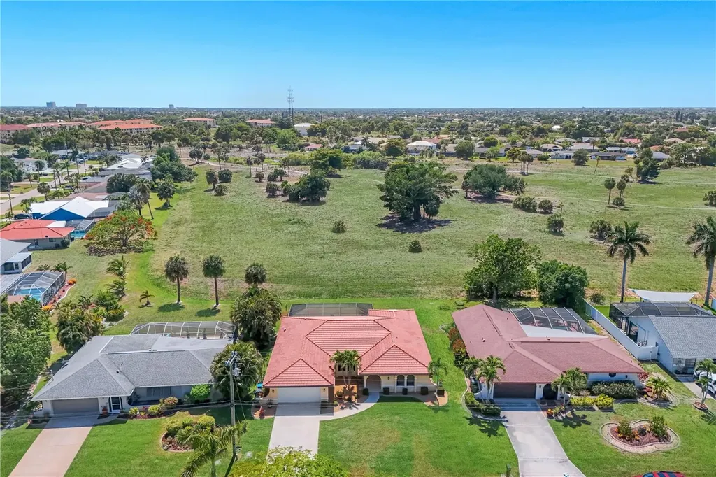 3718 SE 8th Avenue Cape Coral FL 33904