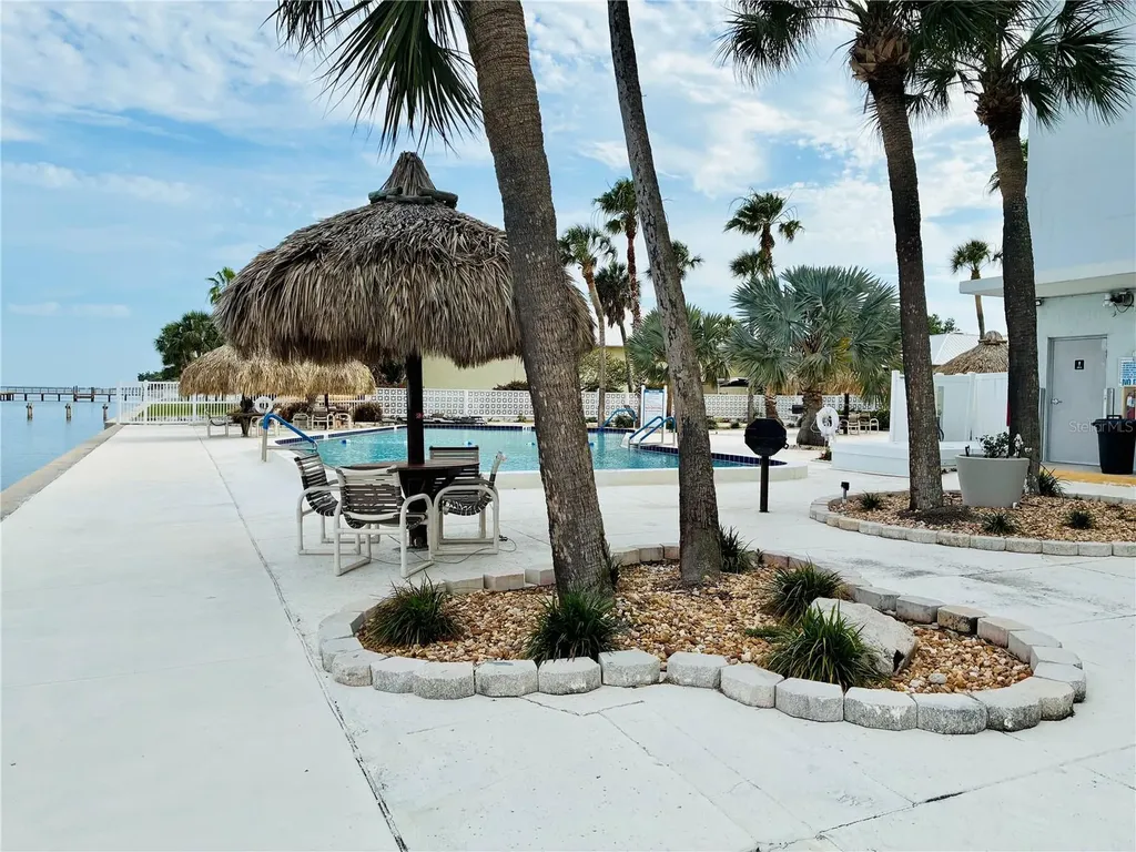 7200 Sunshine Skyway Lane S St Petersburg FL 33711