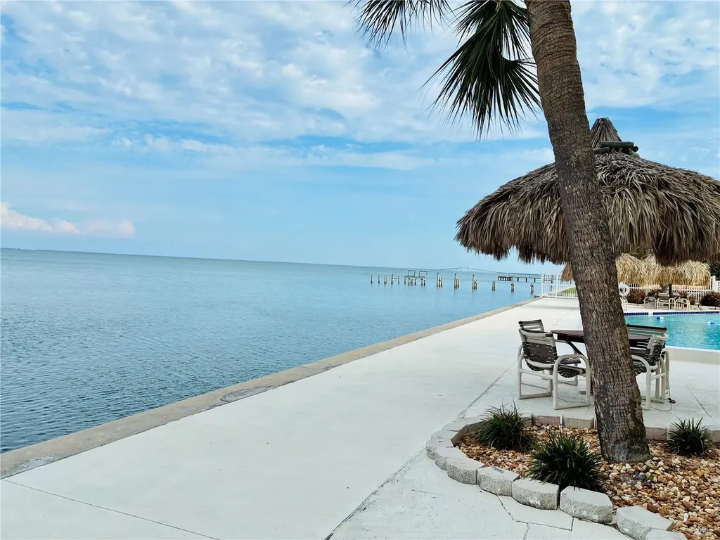 7200 Sunshine Skyway Lane S St Petersburg FL 33711