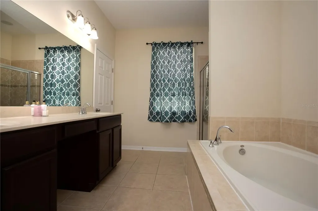 1319 Rowantree Drive Dover FL 33527