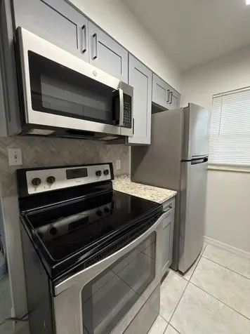 827 Sky Lake Circle Orlando FL 32809