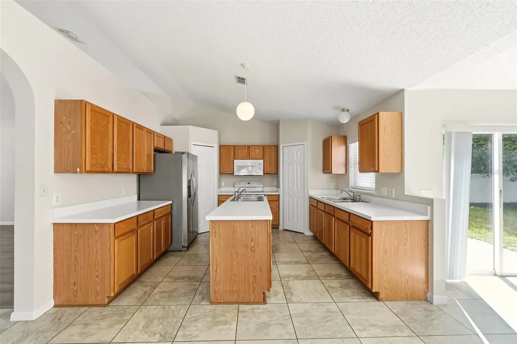955 Louvre Court Kissimmee FL 34759