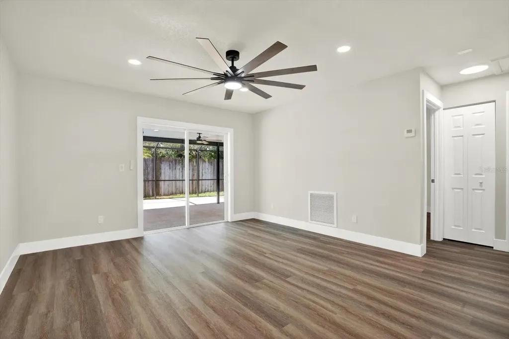 6341 Elmhurst Drive Pinellas Park FL 33782